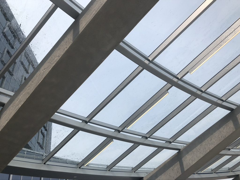 A view of the inside of an open roof.